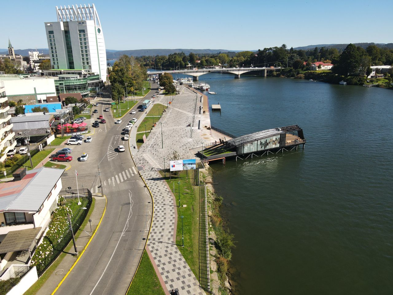 Costanera de Rosario y río Paraná en un recorrido urbano