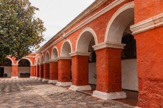 Arquitectura tradicional y calle de pueblo en San Antonio de Areco