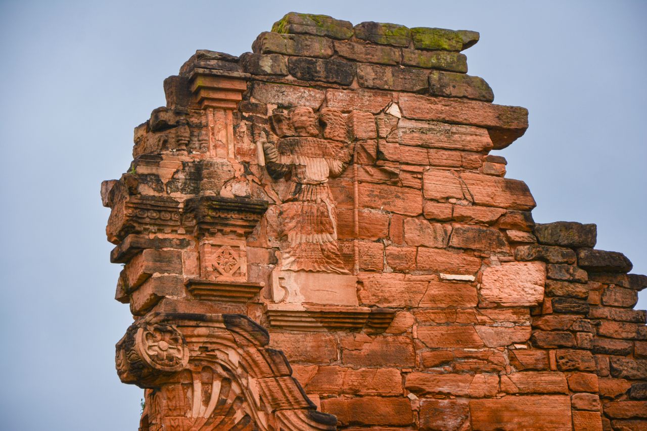 Ruinas de piedra roja de San Ignacio Miní en la provincia de Misiones